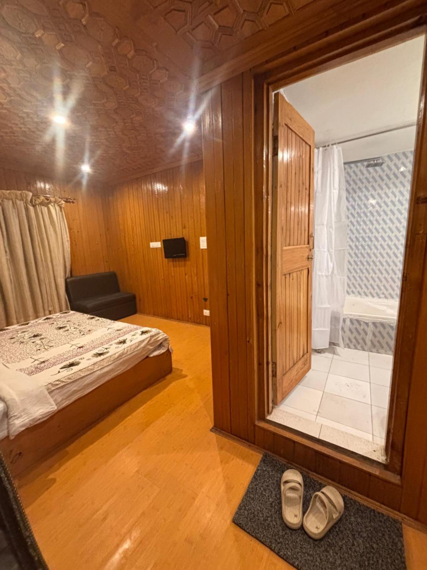 The Pinus Resort Pahalgam Bagian luar foto